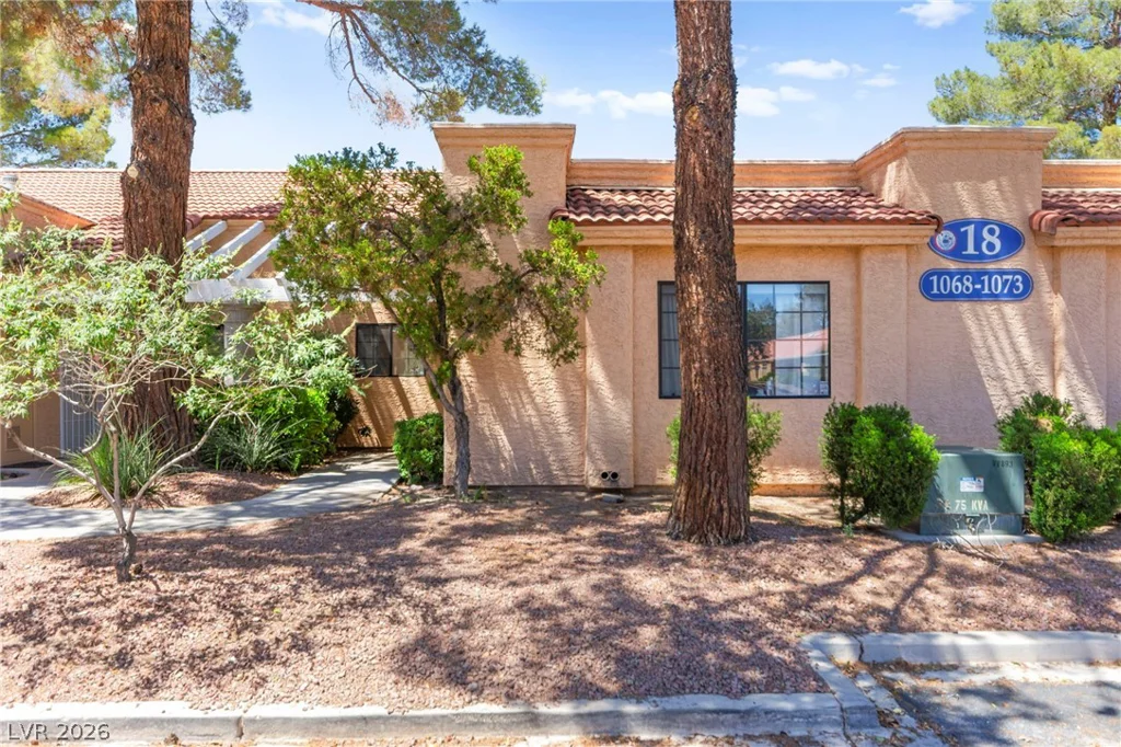 2851 Valley View, Las Vegas, NV 89102