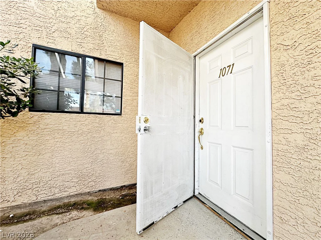 2851 Valley View, Las Vegas, NV 89102