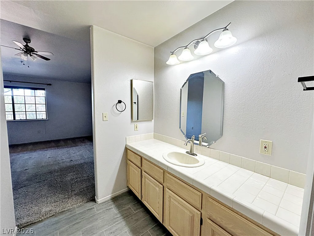 2851 Valley View, Las Vegas, NV 89102