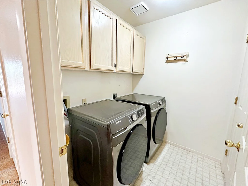 2851 Valley View, Las Vegas, NV 89102