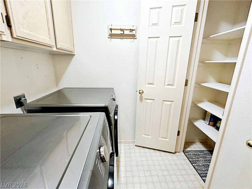 2851 Valley View, Las Vegas, NV 89102