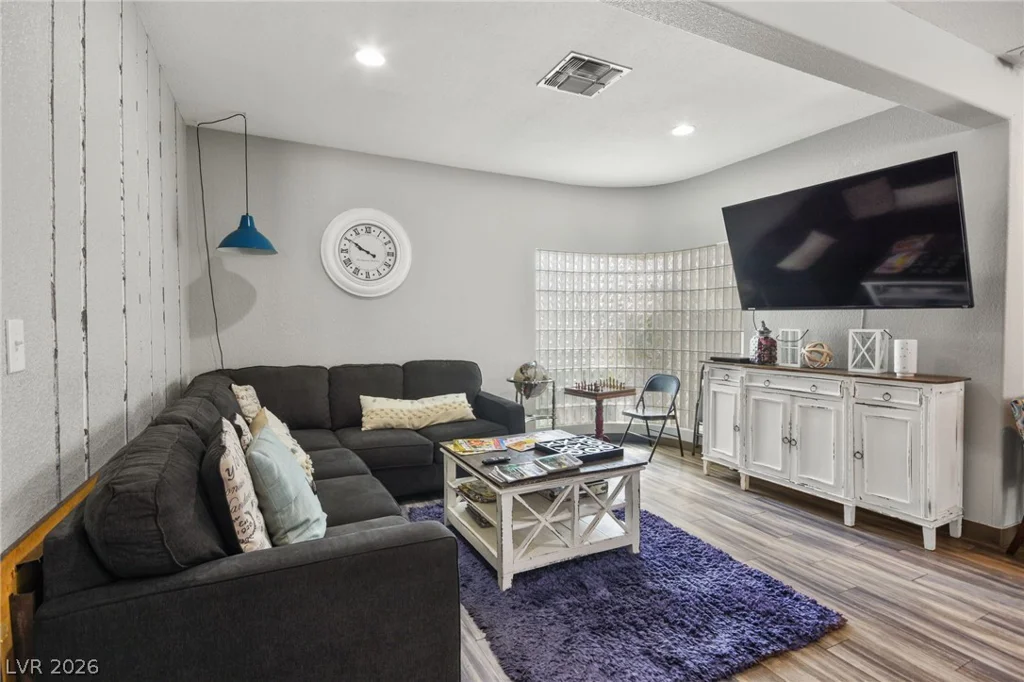 2851 Valley View, Las Vegas, NV 89102