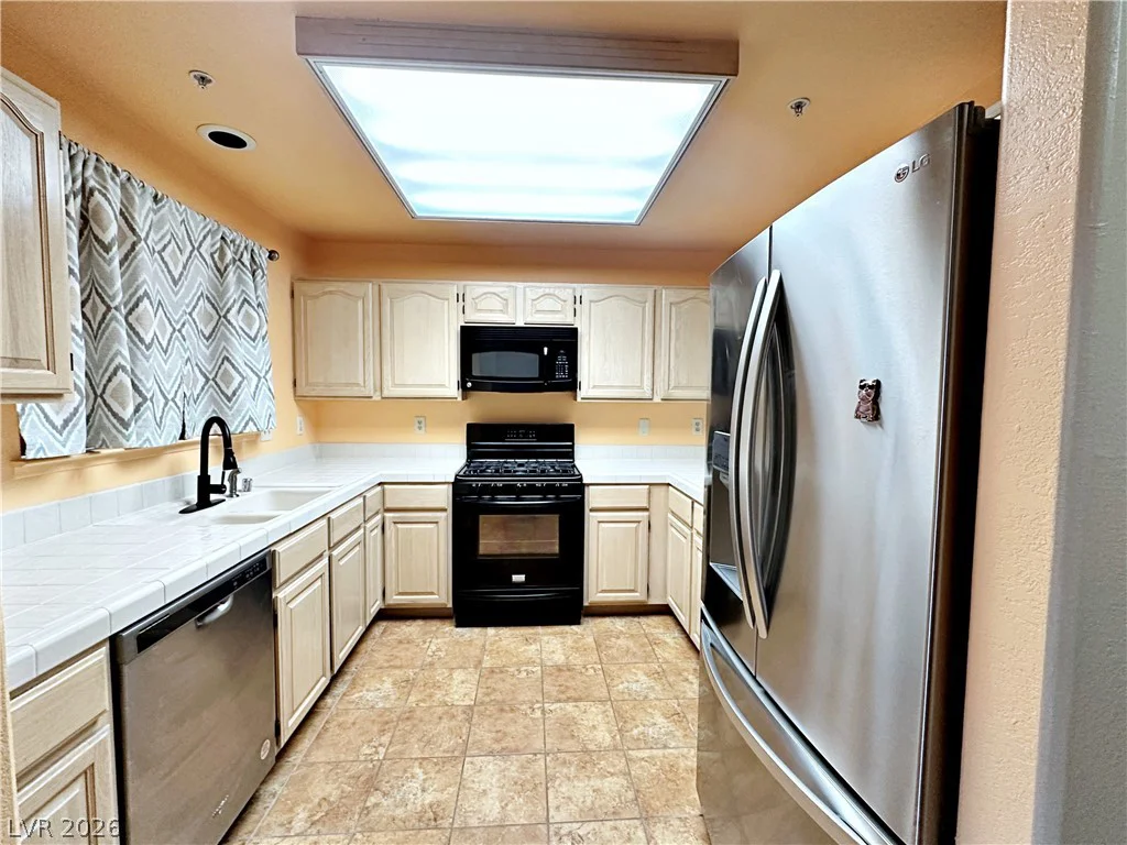 2851 Valley View, Las Vegas, NV 89102