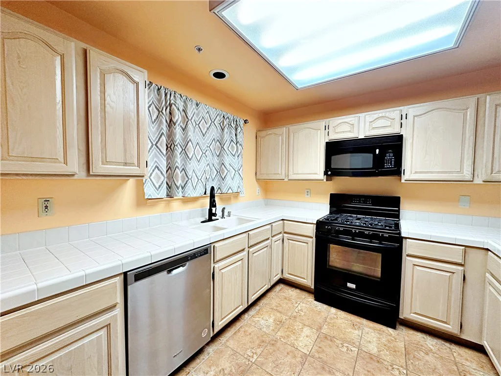 2851 Valley View, Las Vegas, NV 89102