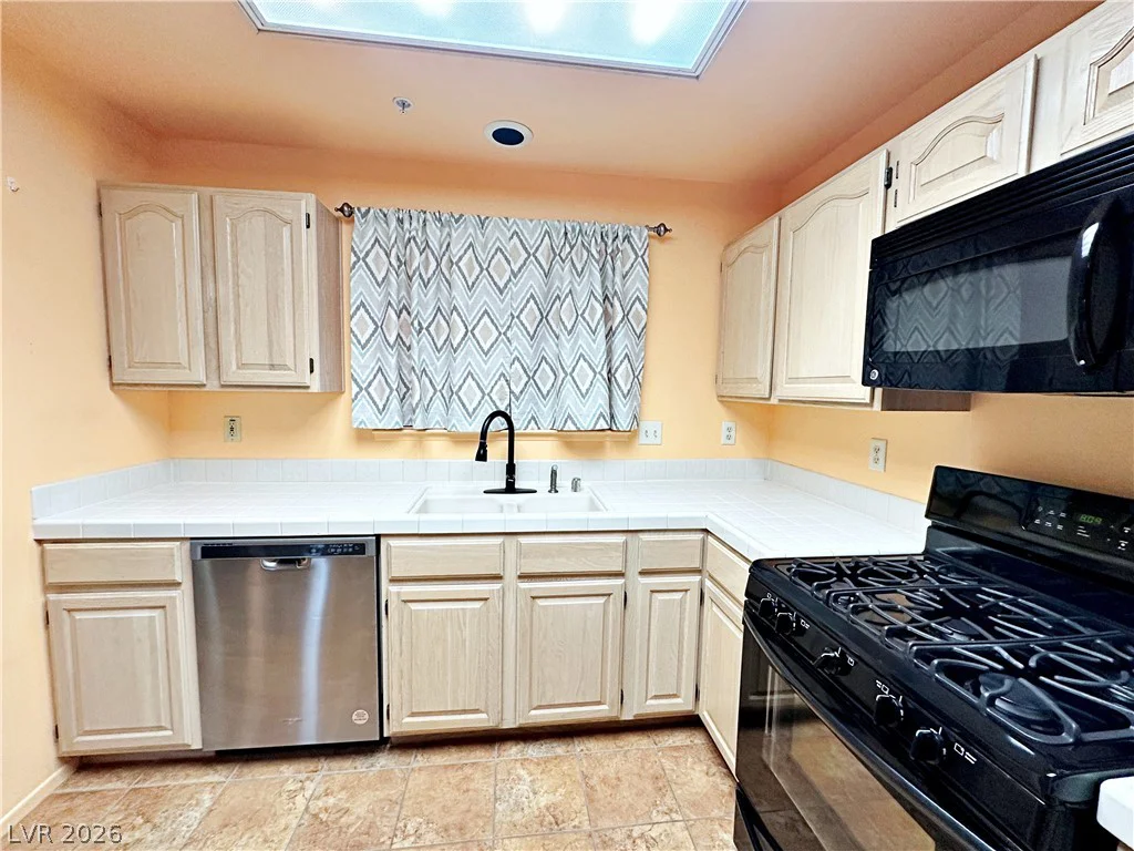 2851 Valley View, Las Vegas, NV 89102