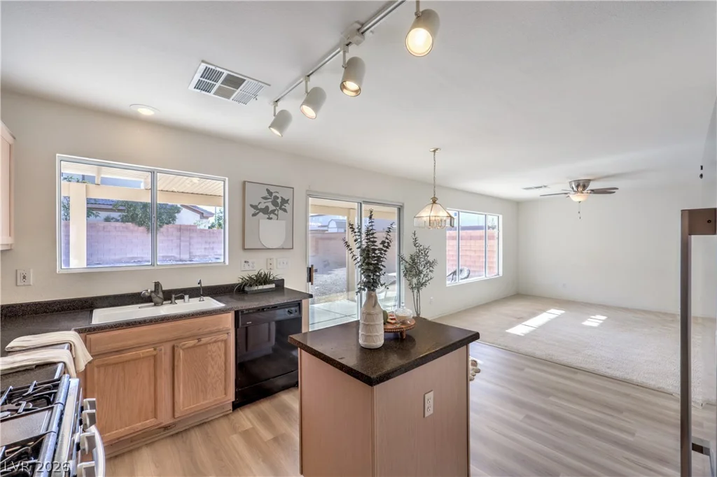 5761 Arrow Tree, Las Vegas, NV 89130