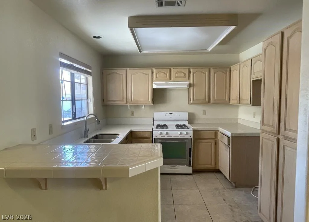 2851 Valley View, Las Vegas, NV 89102