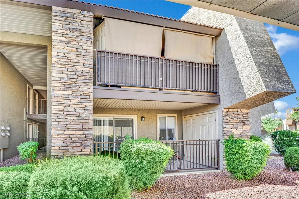 5098 River Glen, Las Vegas, NV 89103