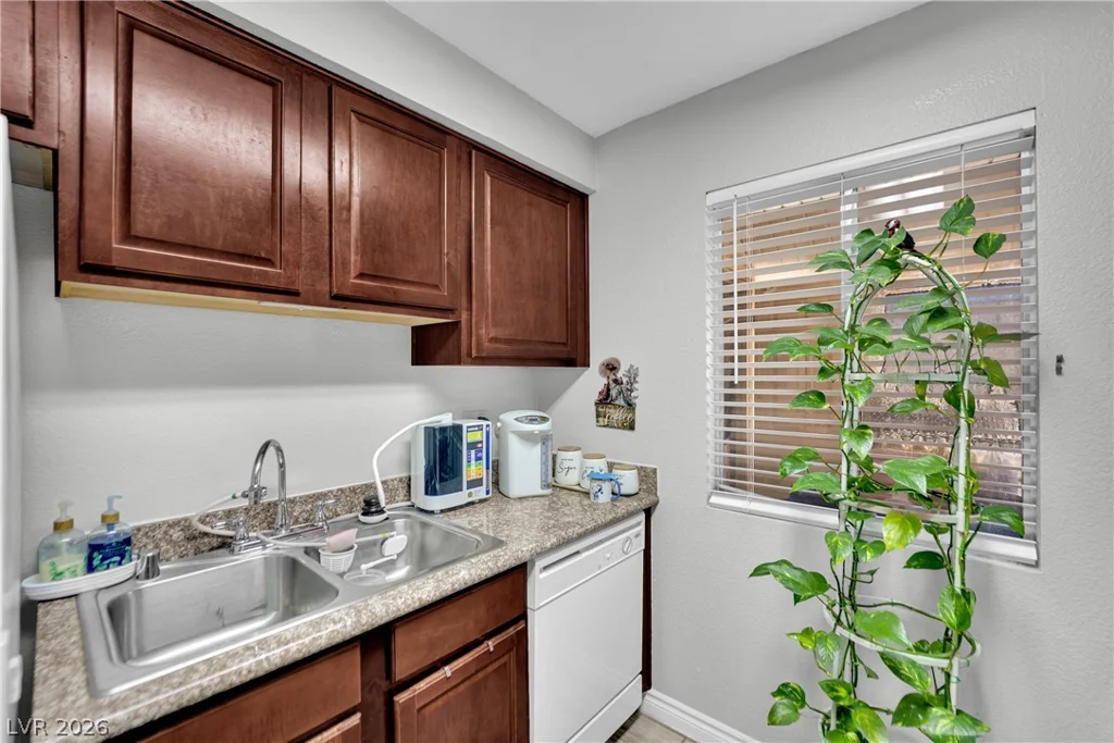 5098 River Glen, Las Vegas, NV 89103