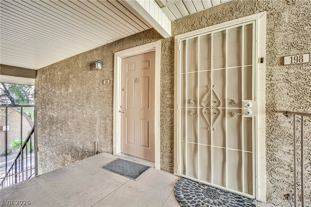 5098 River Glen, Las Vegas, NV 89103