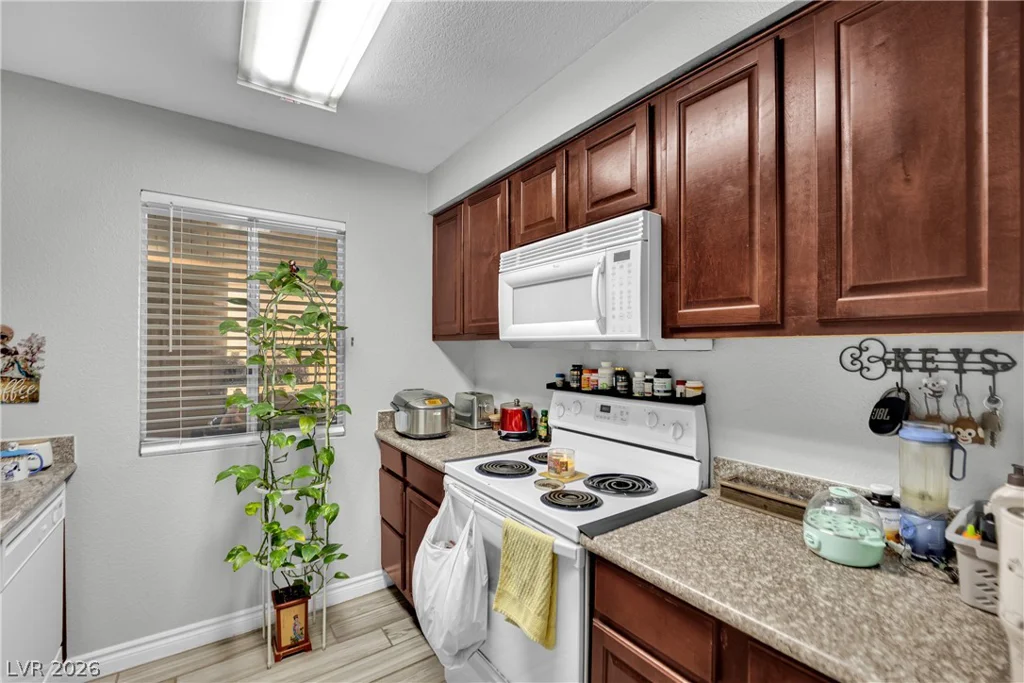 5098 River Glen, Las Vegas, NV 89103