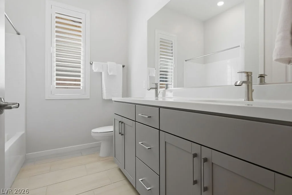 180 Medianoche, Las Vegas, NV 89138