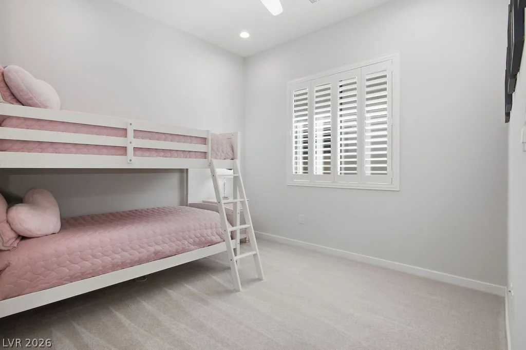 180 Medianoche, Las Vegas, NV 89138