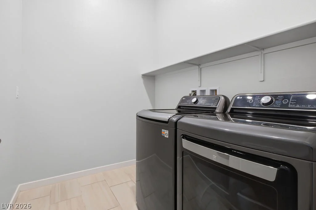 180 Medianoche, Las Vegas, NV 89138
