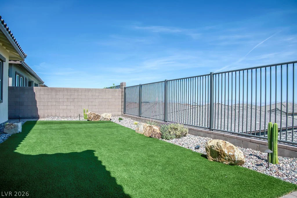 180 Medianoche, Las Vegas, NV 89138