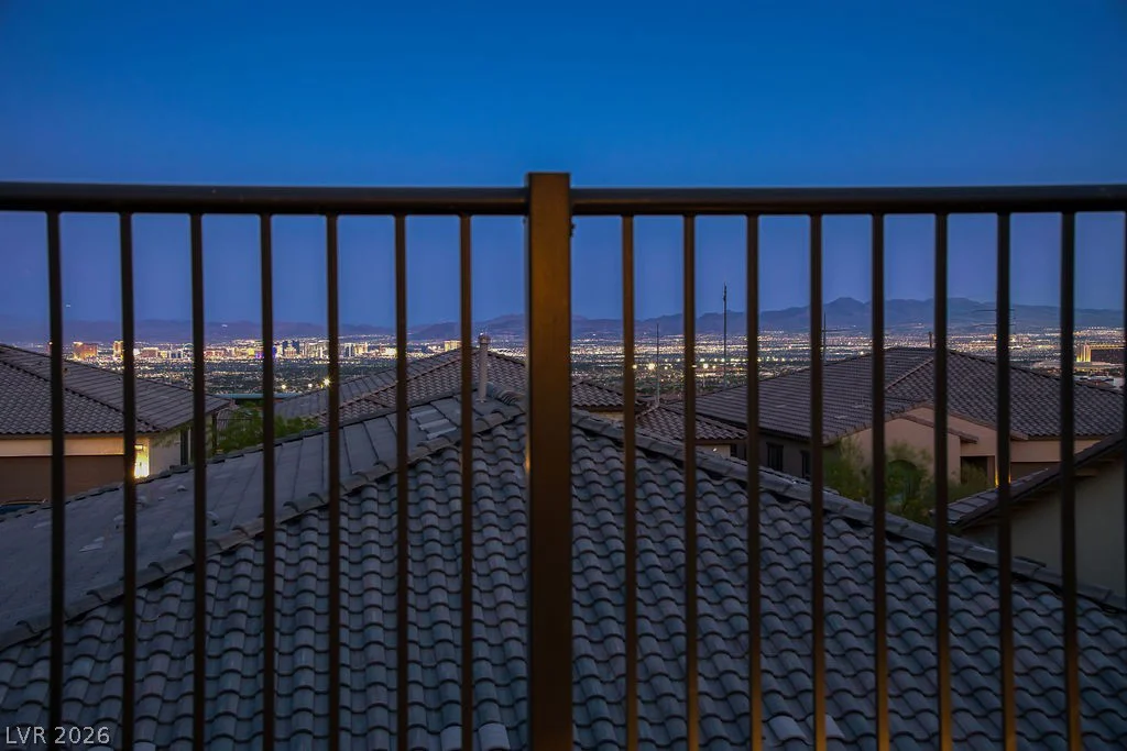 180 Medianoche, Las Vegas, NV 89138