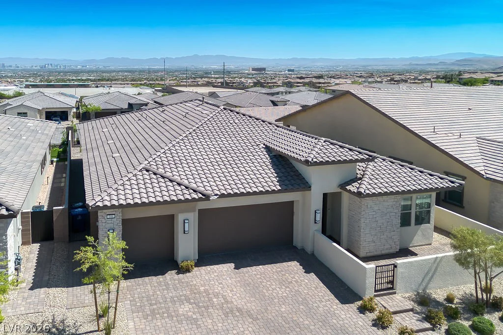 180 Medianoche, Las Vegas, NV 89138