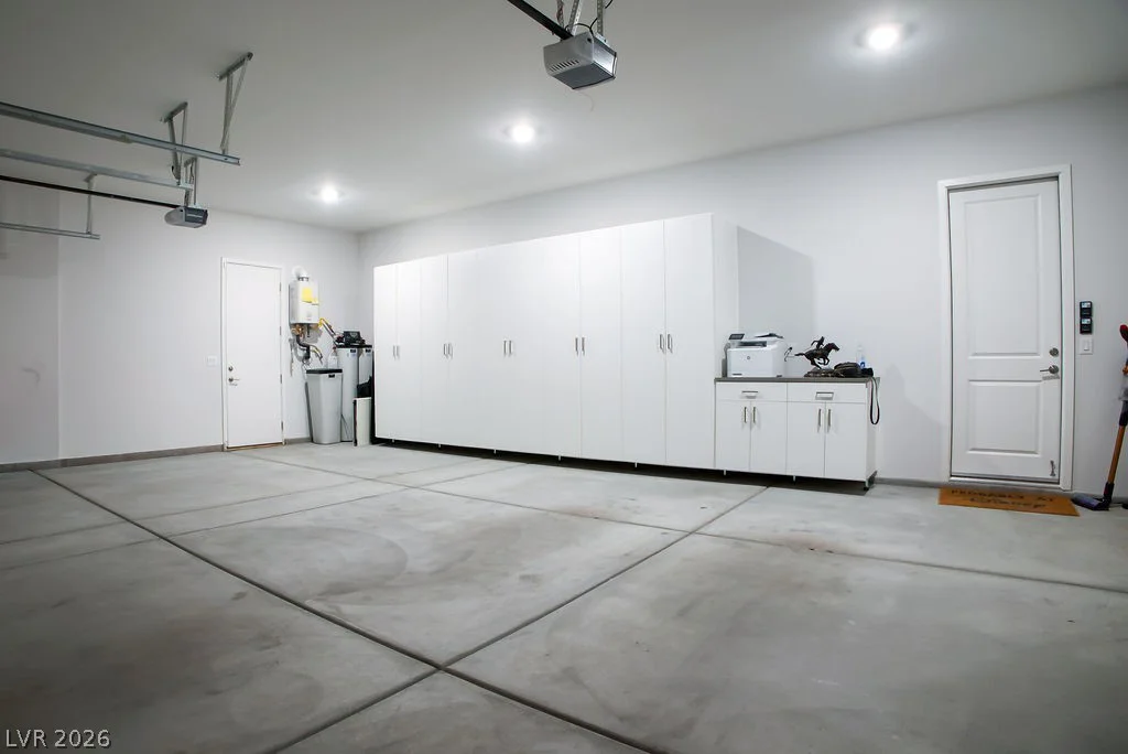 180 Medianoche, Las Vegas, NV 89138