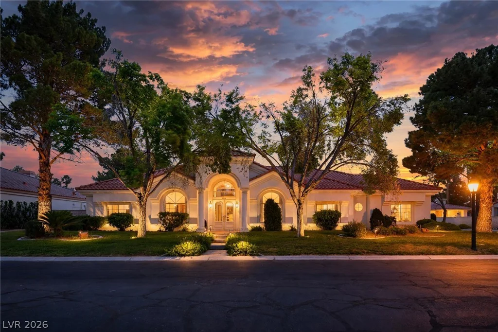 8046 Silver King, Las Vegas, NV 89129