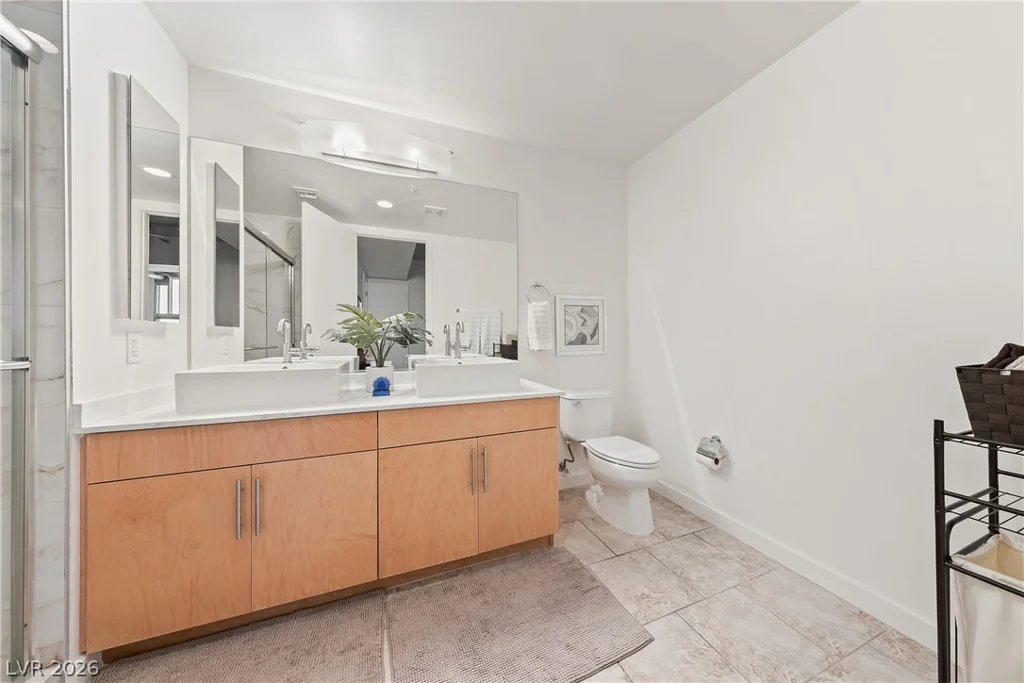 353 Bonneville, Las Vegas, NV 89101