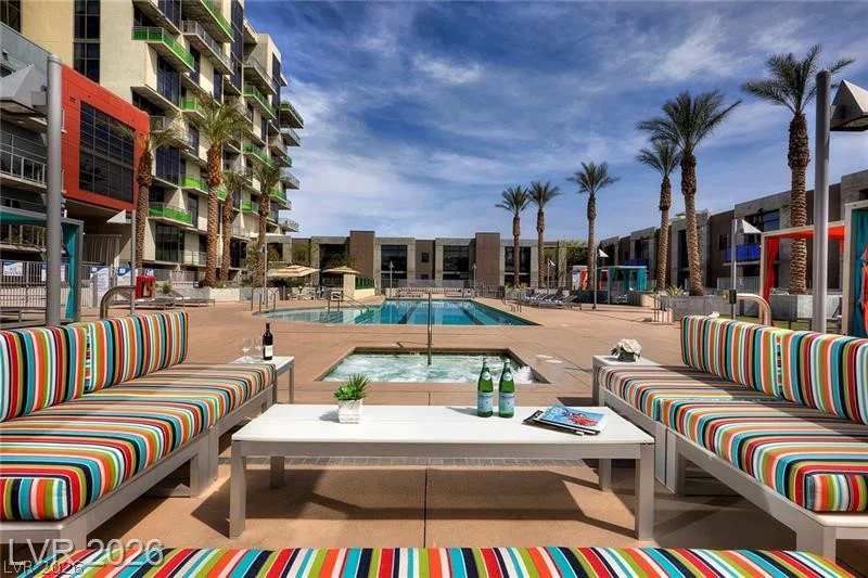 353 Bonneville, Las Vegas, NV 89101