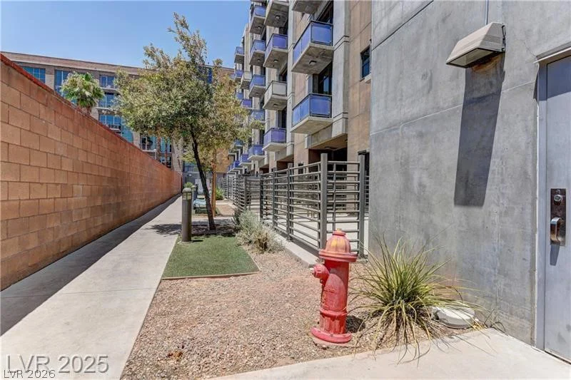 353 Bonneville, Las Vegas, NV 89101