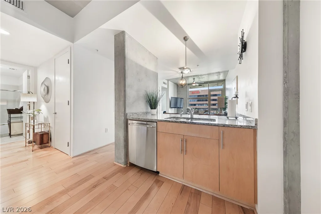 353 Bonneville, Las Vegas, NV 89101