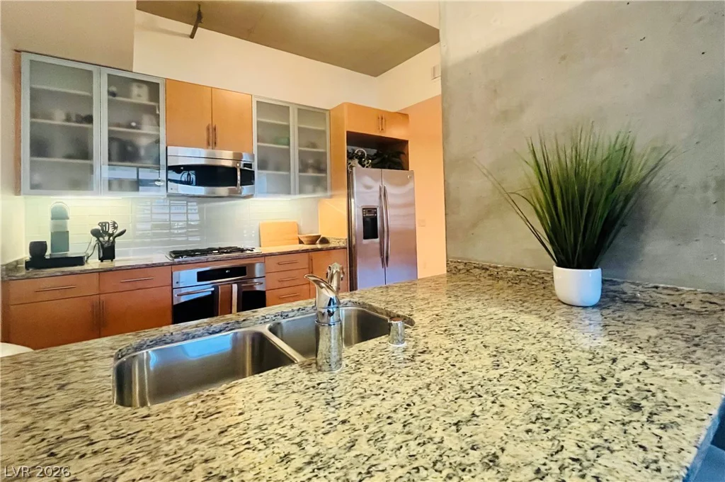 353 Bonneville, Las Vegas, NV 89101