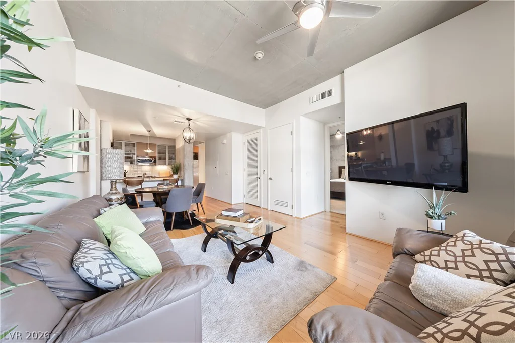 353 Bonneville, Las Vegas, NV 89101