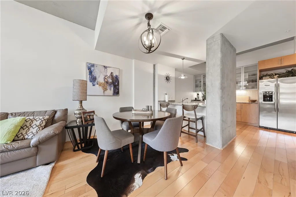 353 Bonneville, Las Vegas, NV 89101