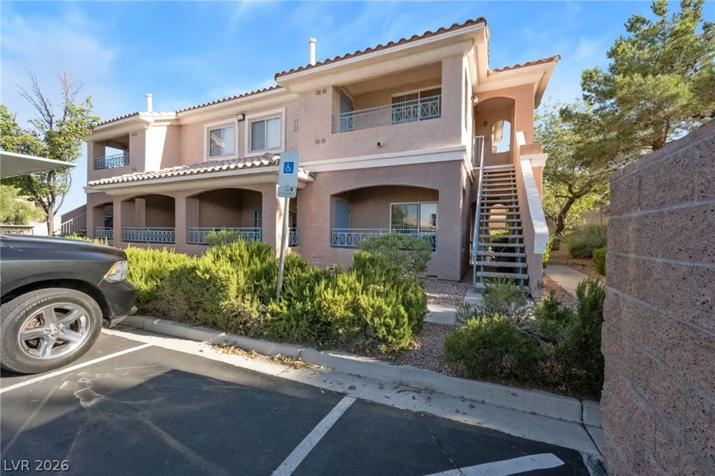 325 Amber Pine, Las Vegas, NV 89144