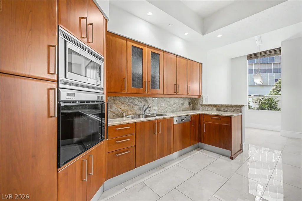 2877 Paradise, Las Vegas, NV 89109