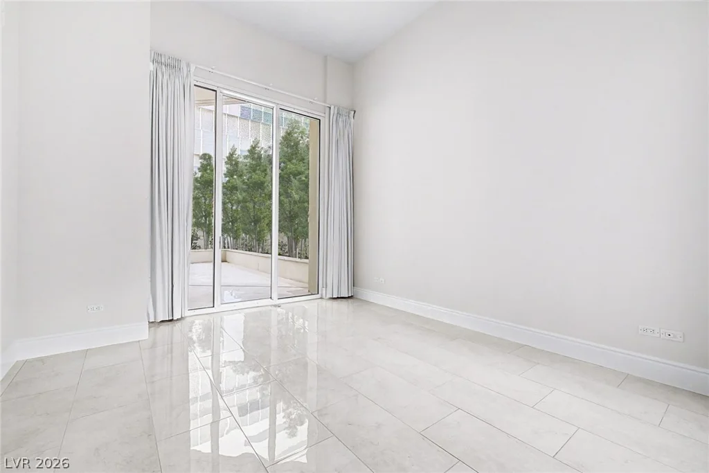 2877 Paradise, Las Vegas, NV 89109
