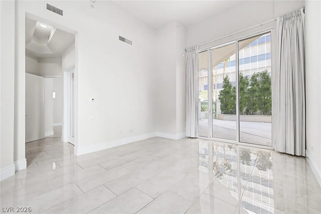 2877 Paradise, Las Vegas, NV 89109