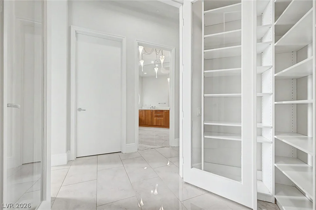 2877 Paradise, Las Vegas, NV 89109