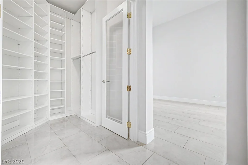 2877 Paradise, Las Vegas, NV 89109