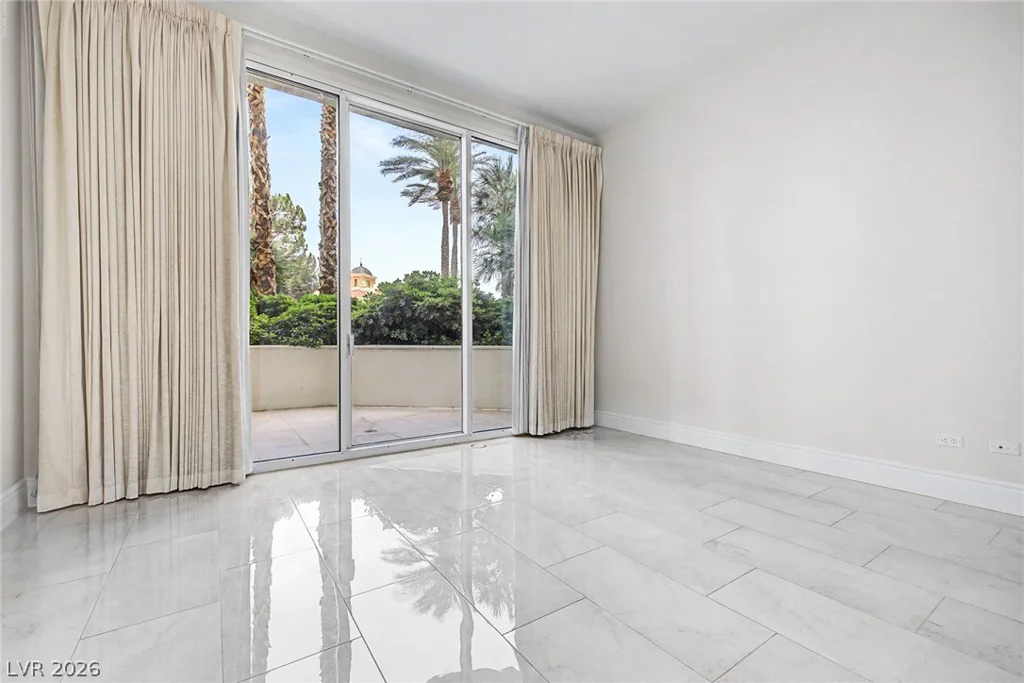 2877 Paradise, Las Vegas, NV 89109