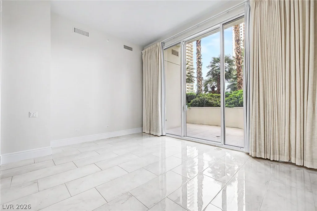2877 Paradise, Las Vegas, NV 89109
