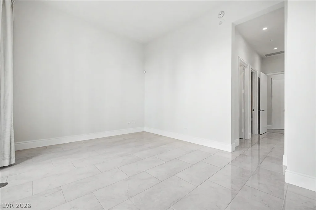 2877 Paradise, Las Vegas, NV 89109