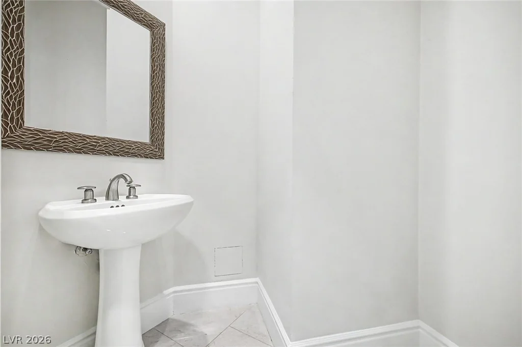 2877 Paradise, Las Vegas, NV 89109