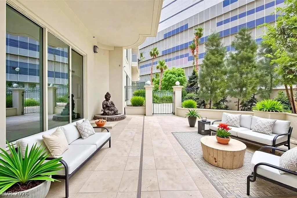 2877 Paradise, Las Vegas, NV 89109