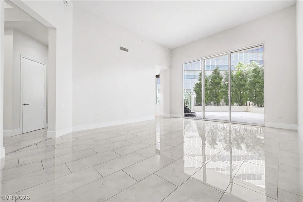 2877 Paradise, Las Vegas, NV 89109
