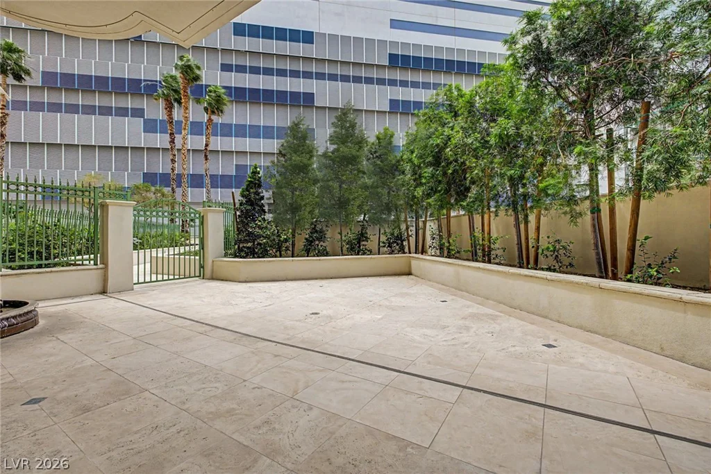 2877 Paradise, Las Vegas, NV 89109
