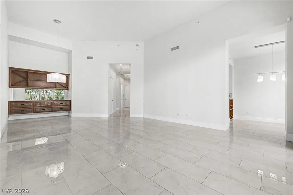 2877 Paradise, Las Vegas, NV 89109
