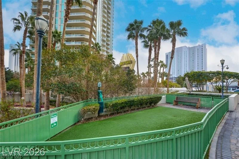 2877 Paradise, Las Vegas, NV 89109