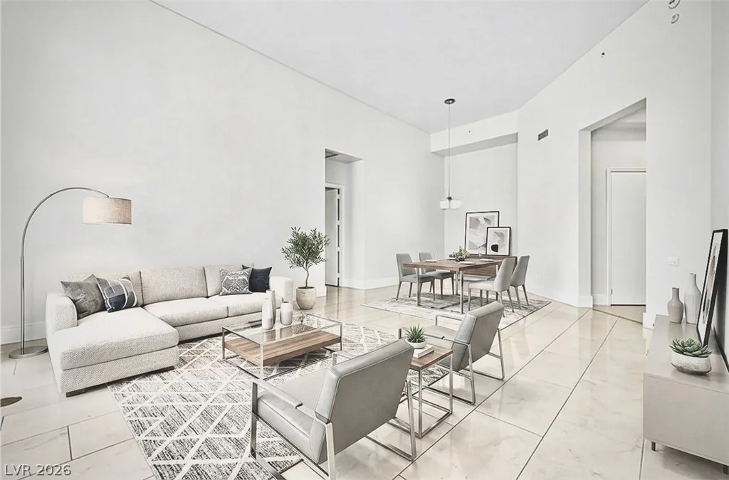 2877 Paradise, Las Vegas, NV 89109