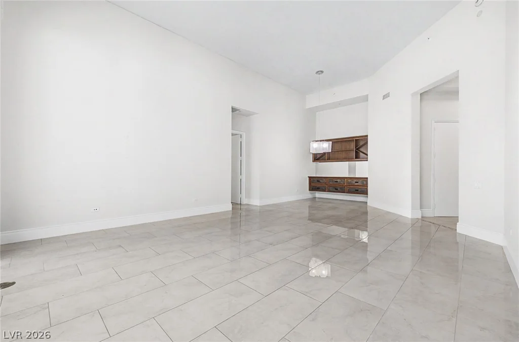 2877 Paradise, Las Vegas, NV 89109