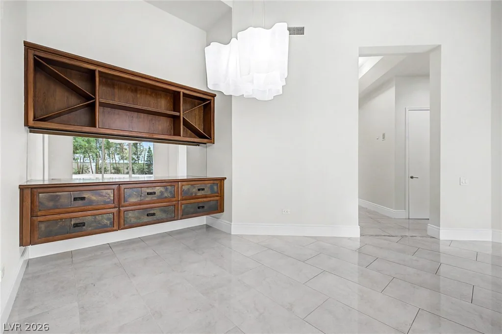 2877 Paradise, Las Vegas, NV 89109