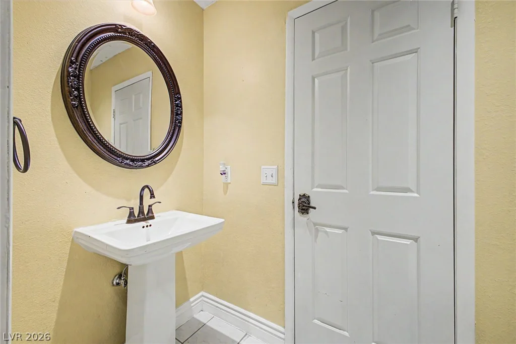 3979 Salisbury, Las Vegas, NV 89121