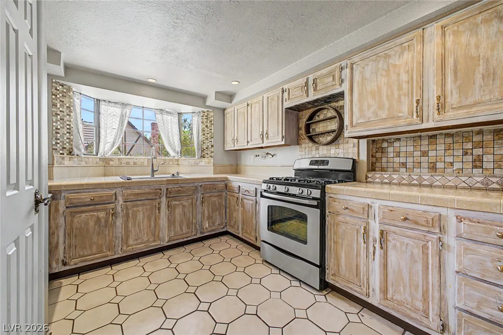 3979 Salisbury, Las Vegas, NV 89121